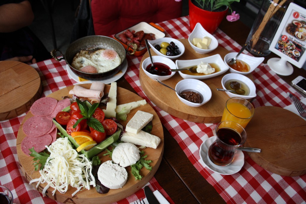 göktürk-kahvaltı-pizzeria-bugunneyesem